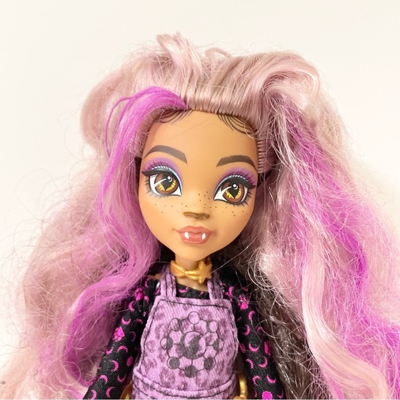 Monster High Clawdeen Wolf Fashion Doll - Picture 2 of 16
